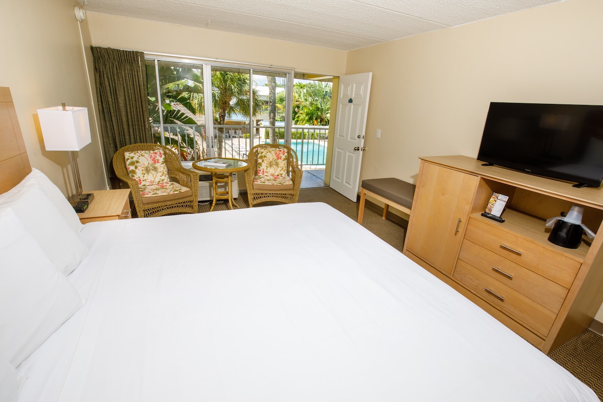 Poolside King Room